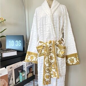 Versace Baroque Gold-Patterned White Jacquard Bathrobe
